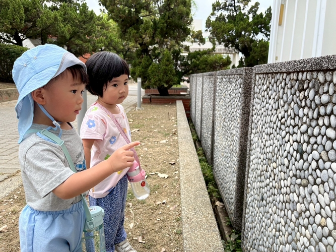 這是石頭牆壁