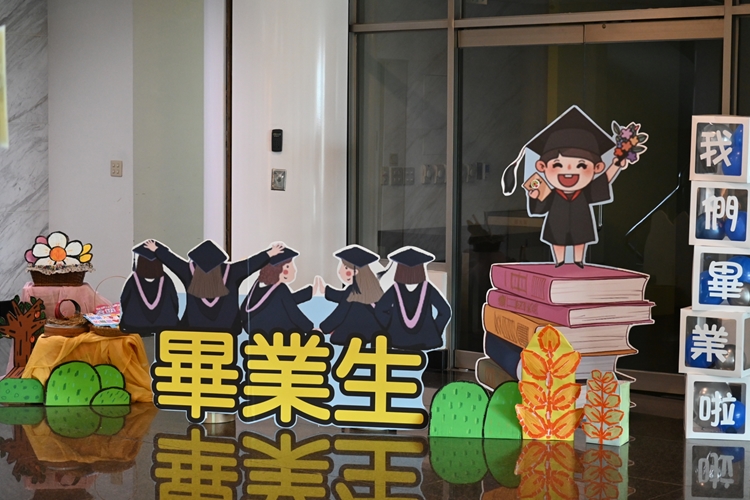 LINE_ALBUM_7.12畢業典禮_250714_215