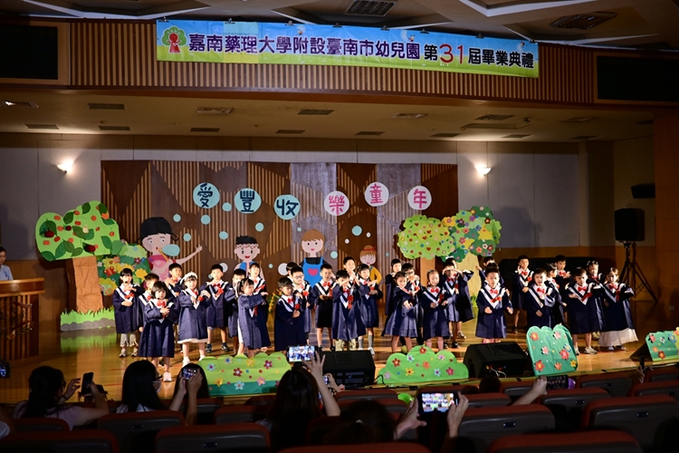 LINE_ALBUM_7.12畢業典禮_250714_103