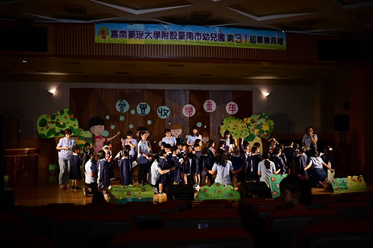 LINE_ALBUM_7.12畢業典禮_250714_176